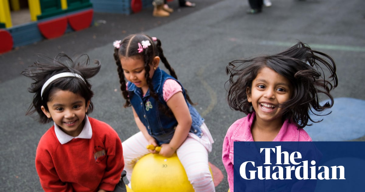 Children in England growing up ‘sedentary, scrolling and alone’, say experts
