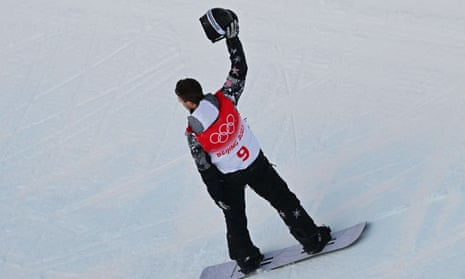 Shaun White acknowledges the crowd after falling during his final run.