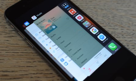 Iphone 6s Review A Very Good Phone Ruined By Rubbish Battery Life Apple The Guardian Iphone 6s Review A Very Good Phone Ruined By Rubbish Battery Life Apple The Guardian