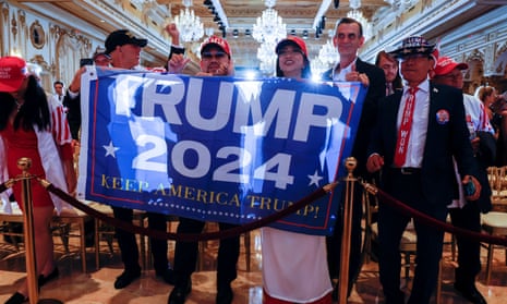 Former U.S. President Donald Trump announces he will run for president in 2024 at his Mar-a-Lago estate in Palm Beach<br>Supporters of former U.S. President Donald Trump hold a Trump 2024 banner after he announced that he will once again run for U.S. president in the 2024 U.S. presidential election during an event at his Mar-a-Lago estate in Palm Beach, Florida, U.S. November 15, 2022. REUTERS/Jonathan Ernst
