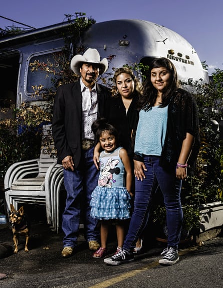 Photograph of Don Roberto Munoz and family