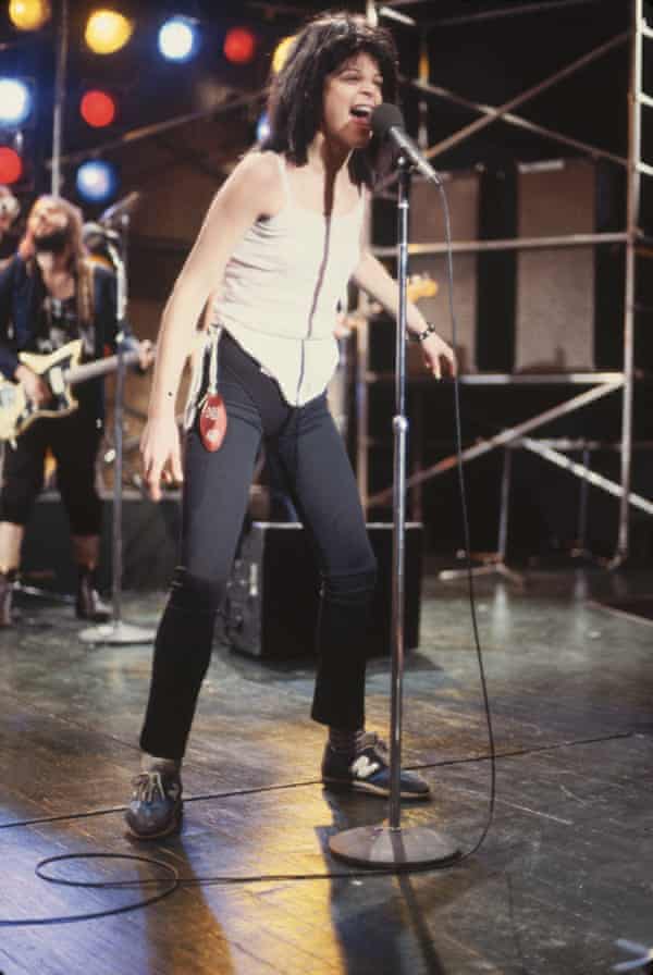 Gilda Radner parodying Patti Smith in 1977
