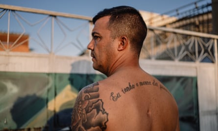 Sgt Alexandre Martins turned away from the camera, showing a gunshot scar on his back