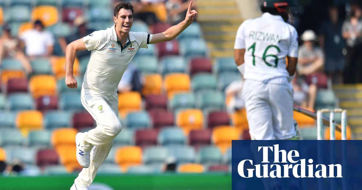 Australian pacemen keep Pakistan in check on opening day of Gabba Test
