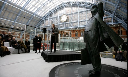 The unveiling ceremony for Martin Jennings’ statue of Sir John Betjeman at St Pancras.