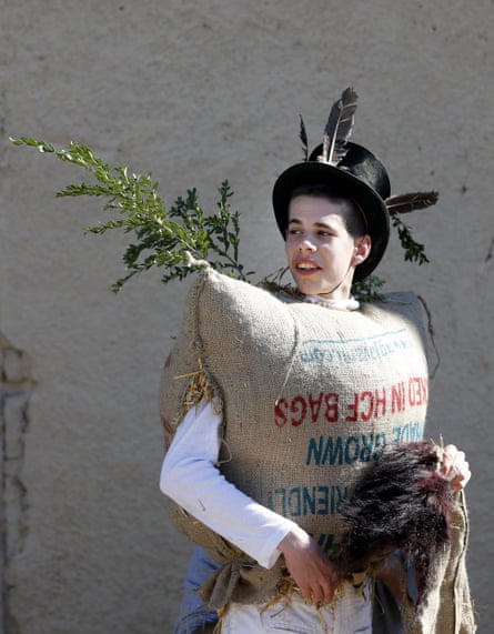 the Pailhasses represents an old war between two villages.