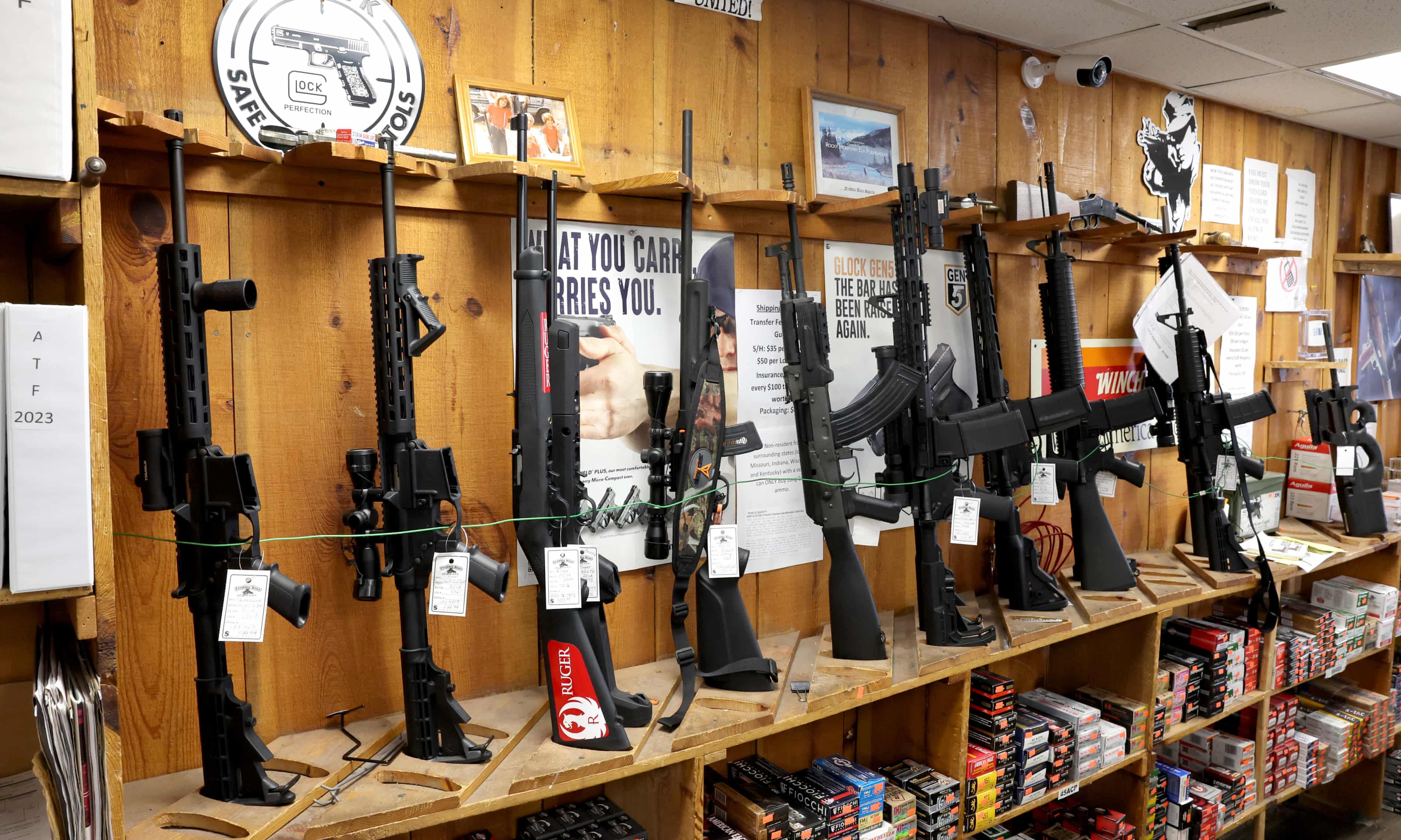 Federal judge strikes down Illinois assault weapons ban (theguardian.com)