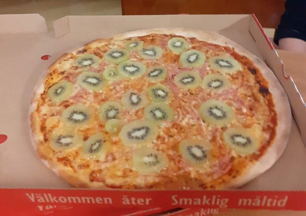 A kiwifruit pizza made for Stellan Johansson in Skottorps, Sweden.