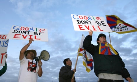 Students for a Free Tibet protest against Google’s decision to censor internet search engine results in China