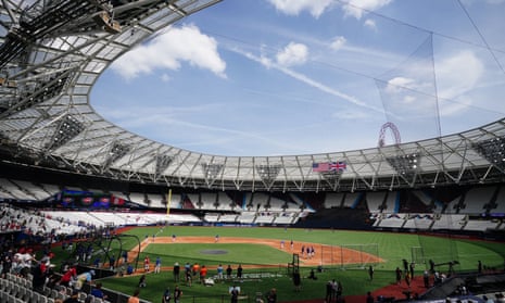 PHOTOS: Cardinals and Cubs face off in London
