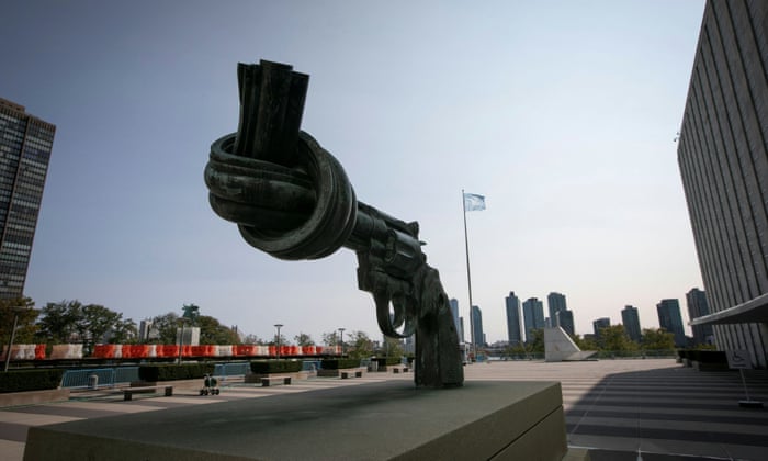 “The Knotted Gun” sculpture by Swedish artist Carl Fredrik Reutersward.