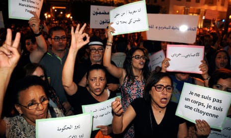 Moroccans protesting against the arrest of two women