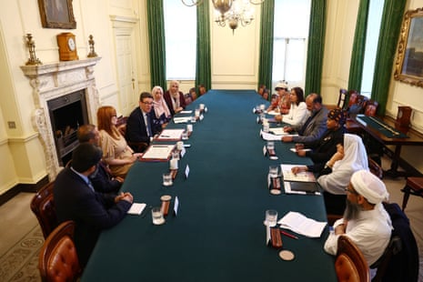 Andy Burnham organiza uma reunião com líderes comunitários muçulmanos esta manhã.