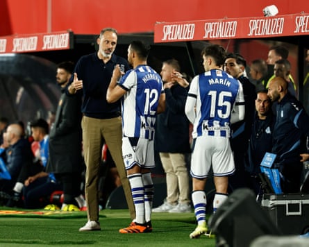 Pellegrino Matarazzo celebrating with Real Sociedad players