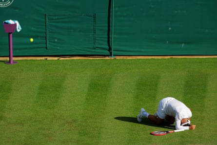 Sebastián Báez crouches on the turf