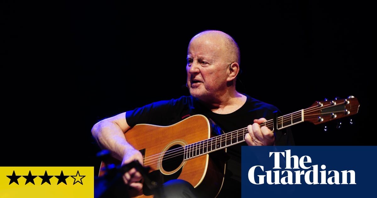 Christy Moore: Flying Into Mystery review – a storytelling masterclass
