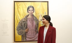 2018 Archibald Prize winner Melbourne artist Yvette Coppersmith poses for a photograph next to her oil and acrylic on linen painting ‘Self-portrait, after George Lambert’ during an announcement at the Art Gallery of NSW in Sydney, Friday, May 11, 2018. (AAP Image/Daniel Munoz) NO ARCHIVING