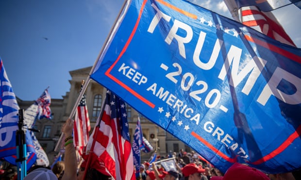 the guardian - Il sostenitore di Trump che ha dato 2,5 milioni di dollari per combattere le frodi elettorali vuole indietro i soldi
L'uomo d'affari Fredric Eshelman fa causa al gruppo pro-Trump https://www.theguardian.com/us-news/2020/nov/28/trump-donor-election-fraud-sues-money-back