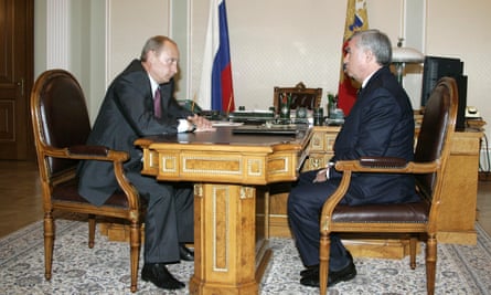 Vladimir Putin and the Transneft oil company president, Semyon Vainshtok, pictured in 2007.
