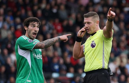 Sandro Tonali remonstrates with the referee, Robert Jones.