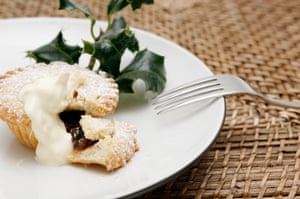 Mince pie with cream