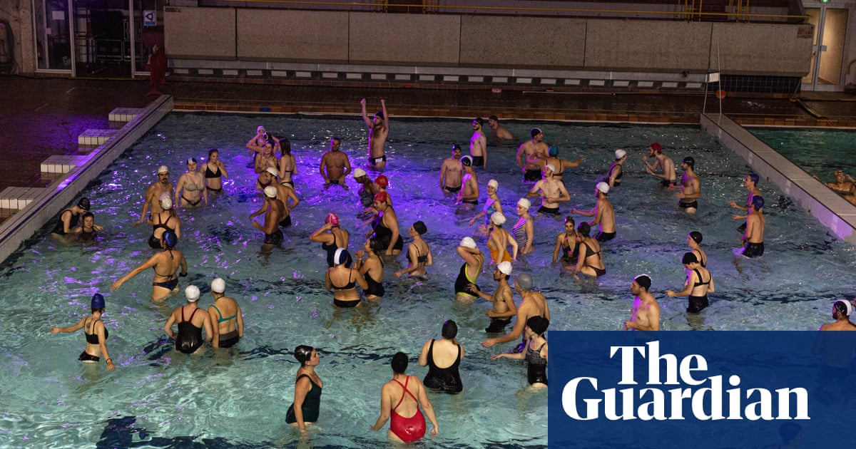 French mayor reignites burkini row with pool rule proposal