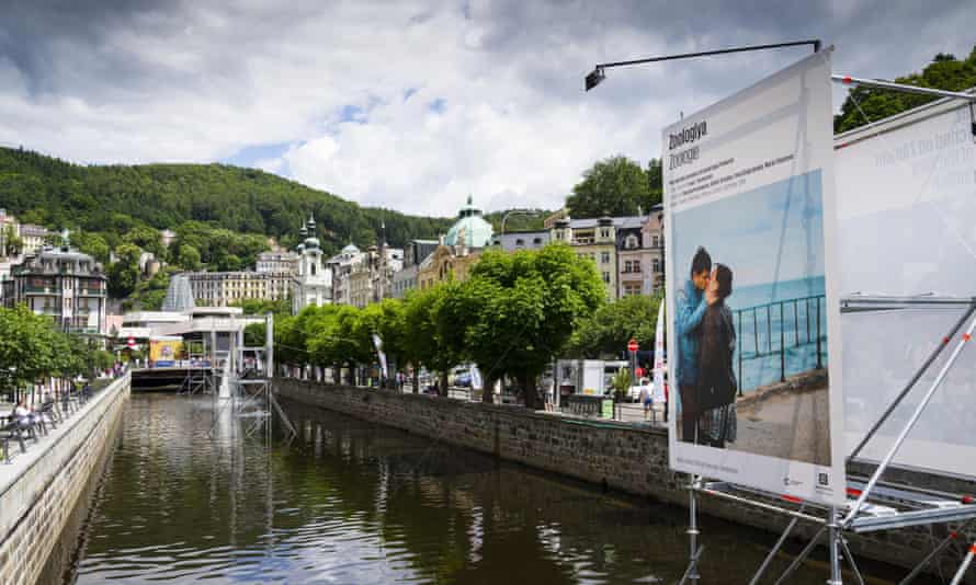 Karlovy Vary alberga uno de los festivales de cine más antiguos del mundo.