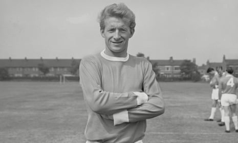 Afghanistan set England 285 to win: Cricket World Cup – dwell Specific Occasions 3 denis law with sleeves over hands