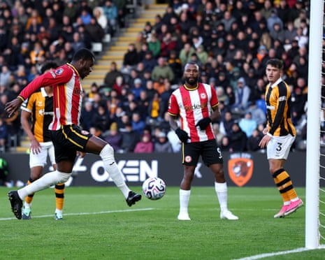 Dango Ouattara slots in from close range to secure a draw for Brentford