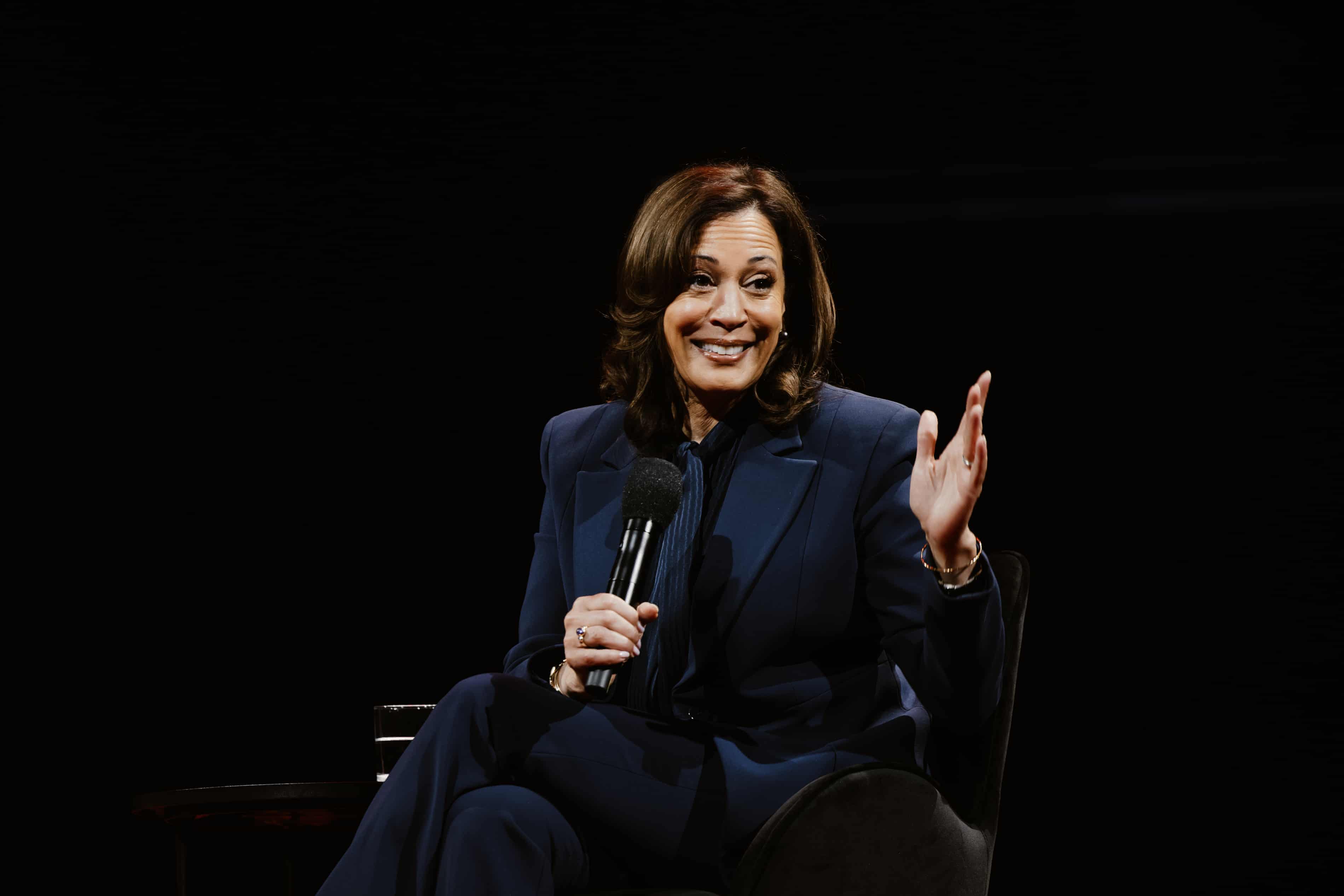 Kamala Harris takes swipe at Musk and warns world to ‘remember the 1930s’ at Gold Coast real estate conference (theguardian.com)