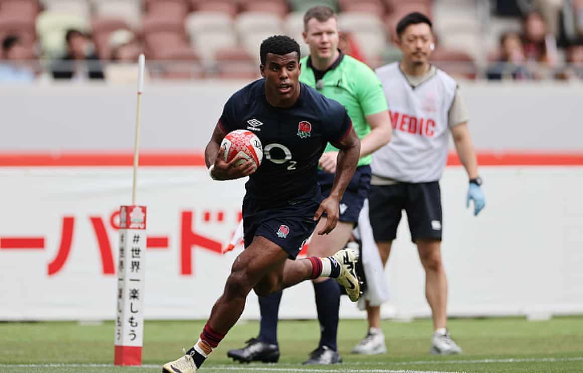 Immanuel Feyi-Waboso playing for England