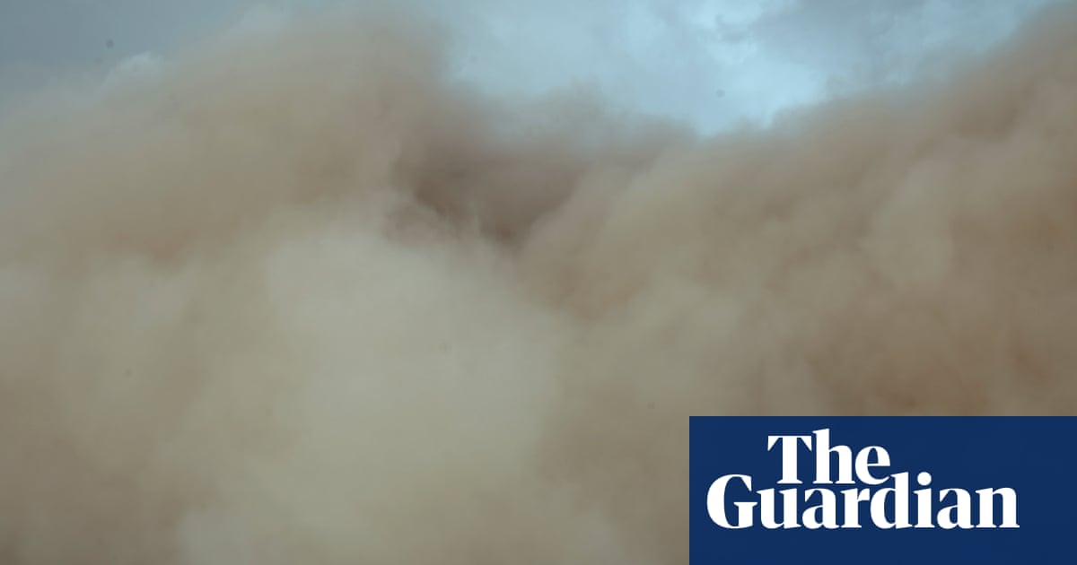Arizona dust storm engulfs Phoenix, bringing power outages and flight delays