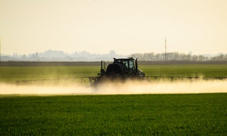 Scientists and neurologists say there is a strong correlation between exposure of herbicide paraquat and the incidence of Parkinson’s disease.
