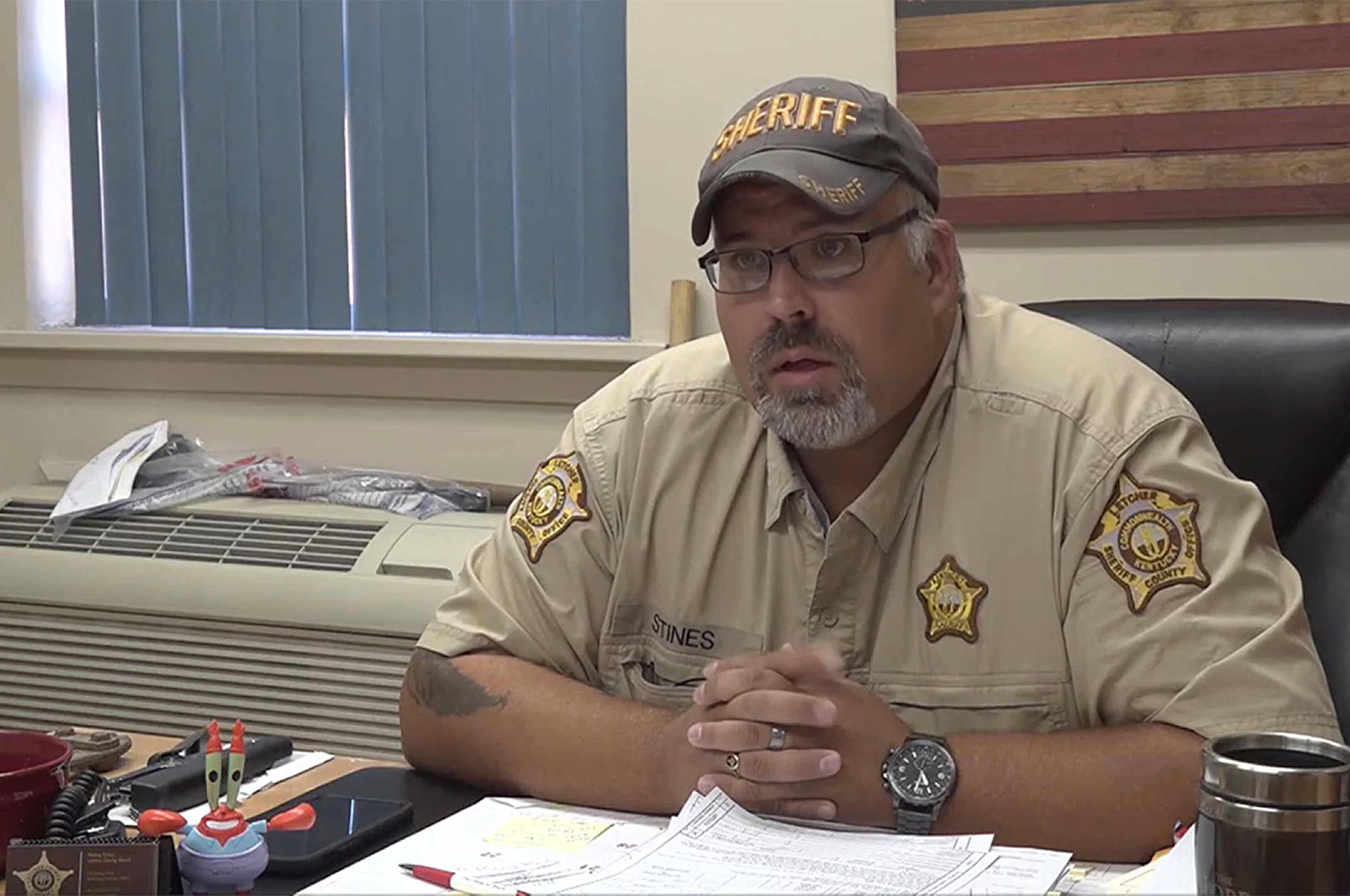 Kentucky sheriff resigns after being charged with killing judge at courthouse (theguardian.com)