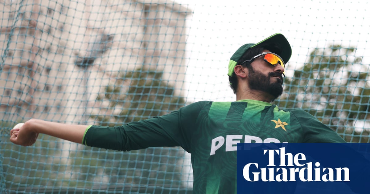 Two elbows in one arm: Bears’ Usman Tariq on journey from factory to T20 Blast