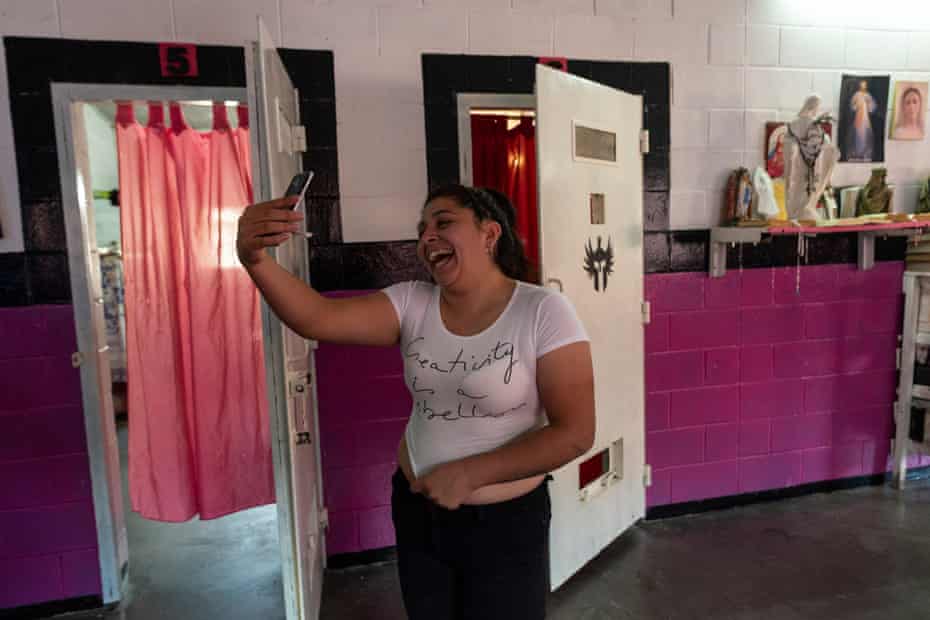 Yamila, 22, talks to her relatives in prison. Since the start of the pandemic, it is accepted that all detainees have a cell phone