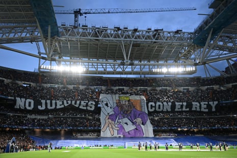 A nice tifo by the Real Madrid fans await the players when they take to the pitch.