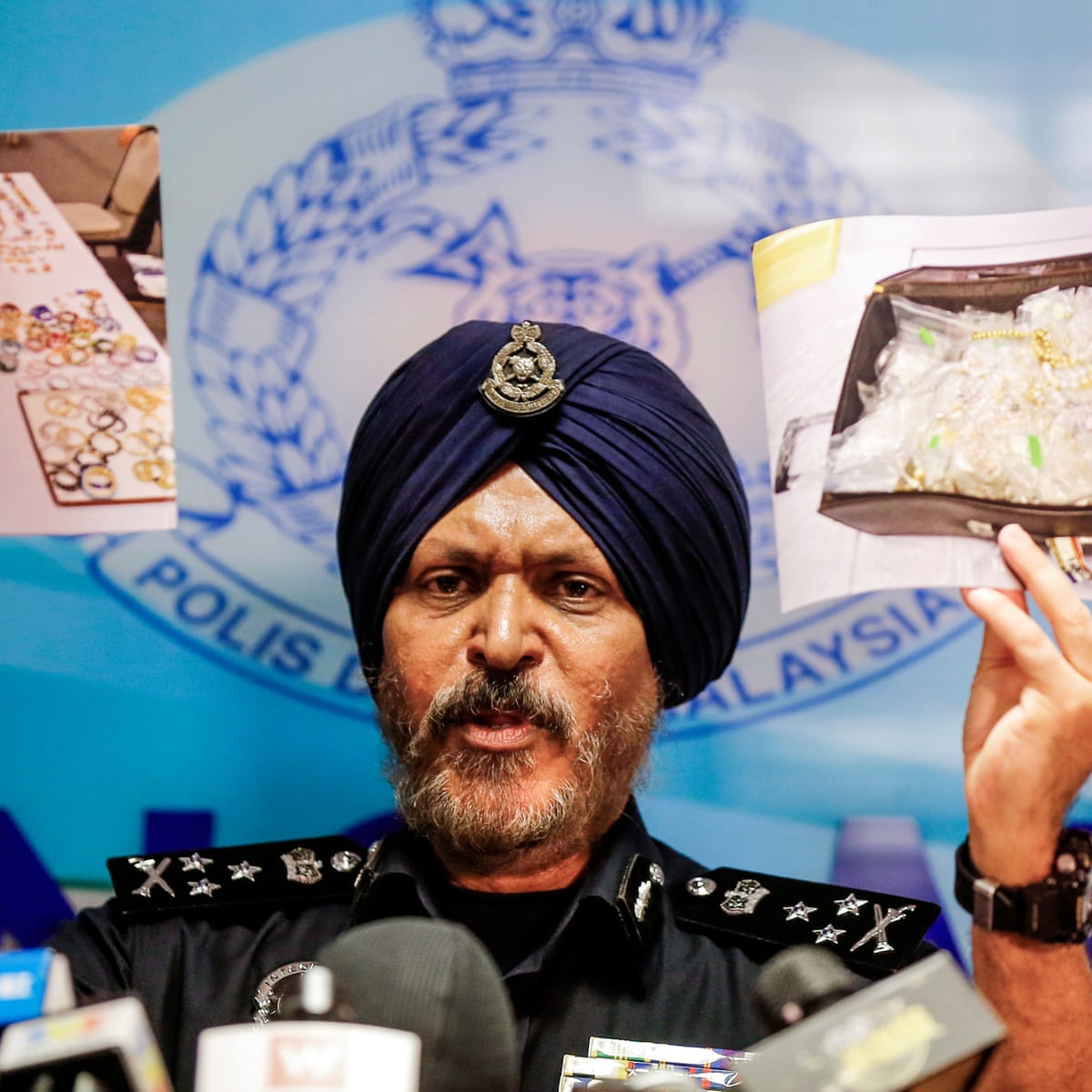 Najib Raids 273m Of Goods Seized From Former Malaysian Pm S Properties Najib Razak The Guardian
