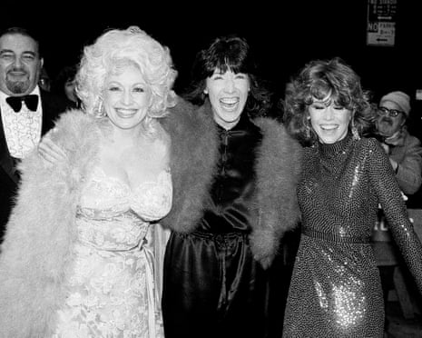 Dolly Parton, Lily Tomlin and Jan Fonda arrive for the premiere of 9 to 5 in New York on 14 December 1980.