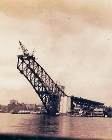 Sydney Harbour Bridge under construction in 1929.