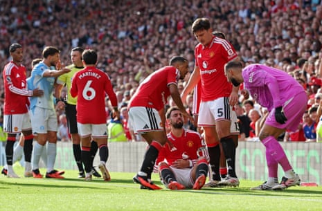 Manchester United's Bruno Fernandes sits on the floor after the push.
