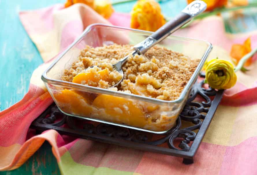 A peach crumble