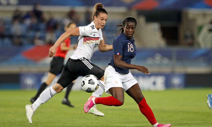 Viviane Asseyi playing for France