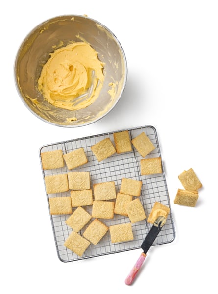 Felicity Cloake’s custard creams. We spread the icing over the non-patterned sides of half the biscuits, then sandwich with the remaining biscuits.