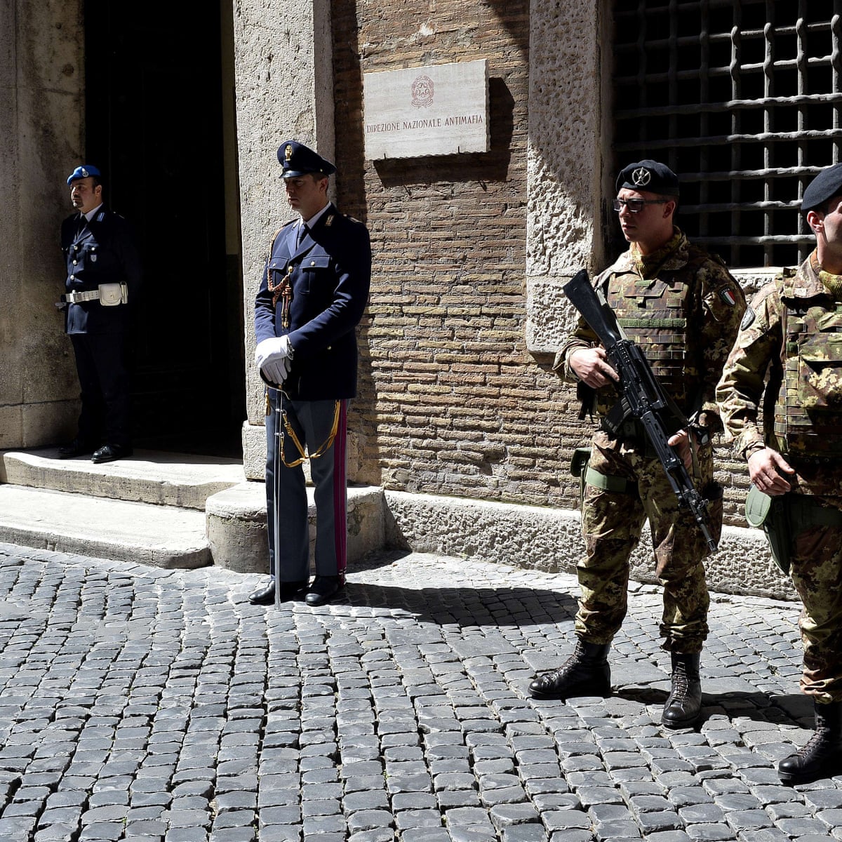 Italian Politicians And Police Among 300 Held In Mafia Bust Italy The Guardian