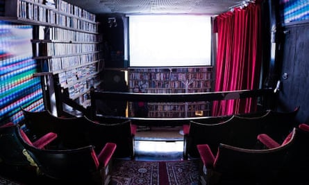صالة فيديو ذات 18 مقعدًا في 20th Century Flix في بريستول.