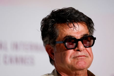 Iranian film-maker Jafar Panahi has called on the UN and global community to ‘immediately’ force Iran and Israel to ‘halt military attacks and end the killing of civilians’.