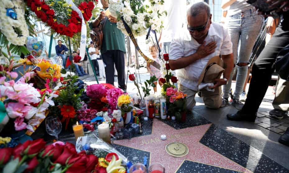 Juan Gabriel Fans Mourn An Icon He Wrote What Every Mexican Could Feel Mexico The Guardian Juan Gabriel Fans Mourn An Icon He Wrote What Every Mexican Could Feel Mexico The Guardian