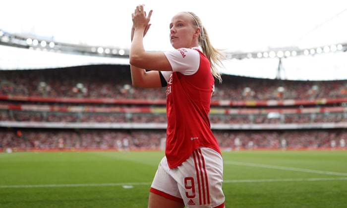 Beth Mead of Arsenal applauds fans as she is substituted off .