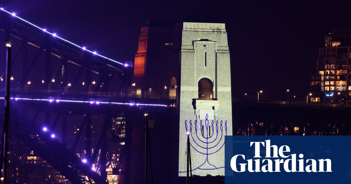 Business leaders and Catholic bishops join call for royal commission after Bondi attack